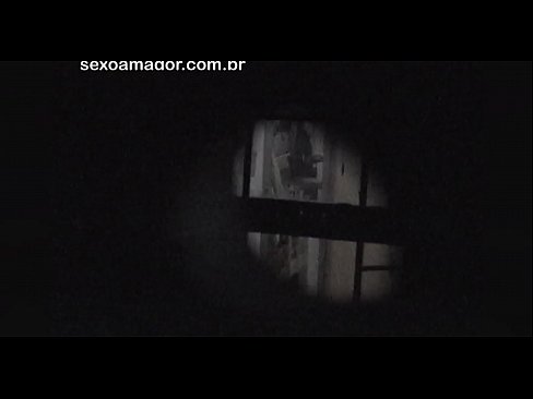 ❤️ Блонди ба таври махфӣ аз ҷониби як сайёҳи ҳамсоя, ки паси хиштҳои холӣ пинҳон шудааст, сабт мешавад ❤️❌ Синси босифат дар tg.pornfuror.ru ❌